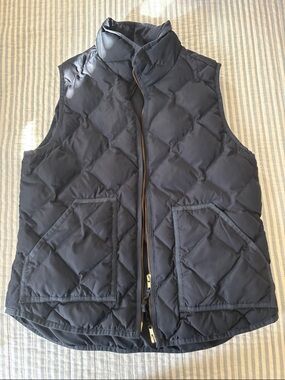 J Crew Medium Quilted Navy Puffer Vest with Front Pockets